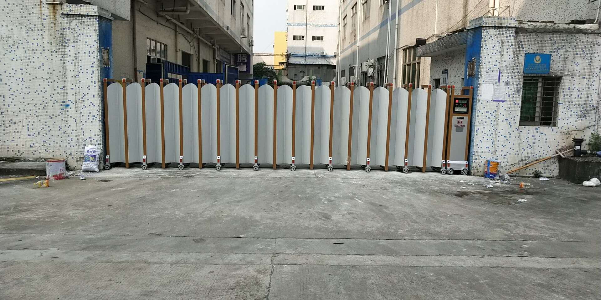 深圳福永社區(qū)電動屏風門案例